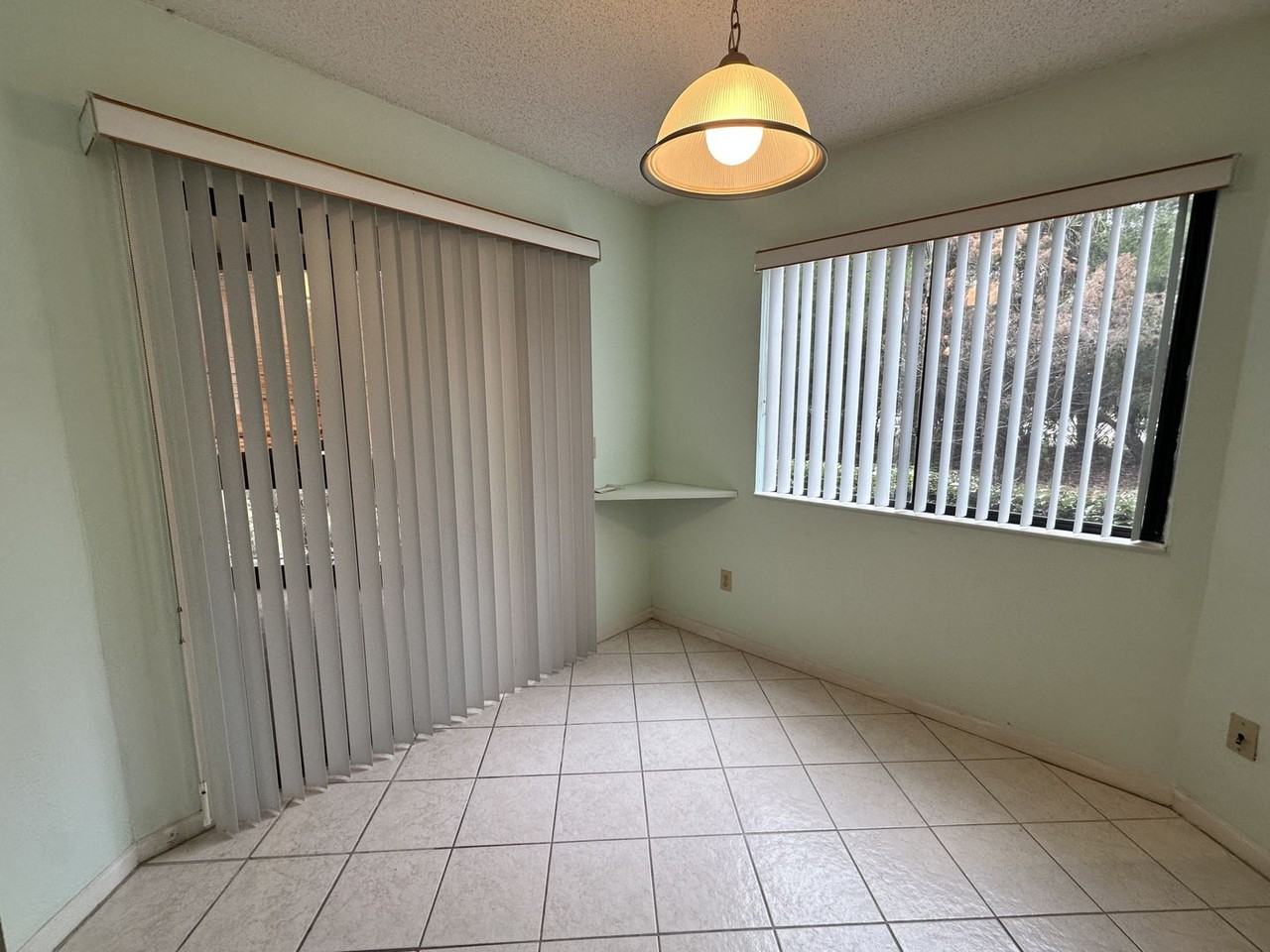 13 Surrey Ct - Photo 6 of 30