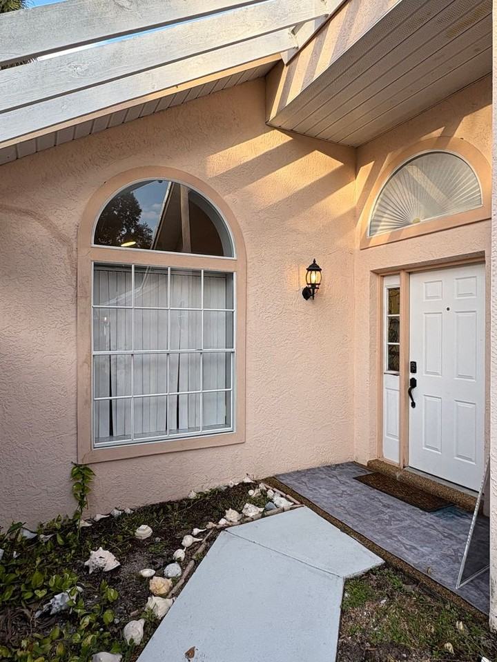 482 10th Pl - Photo 2 of 15