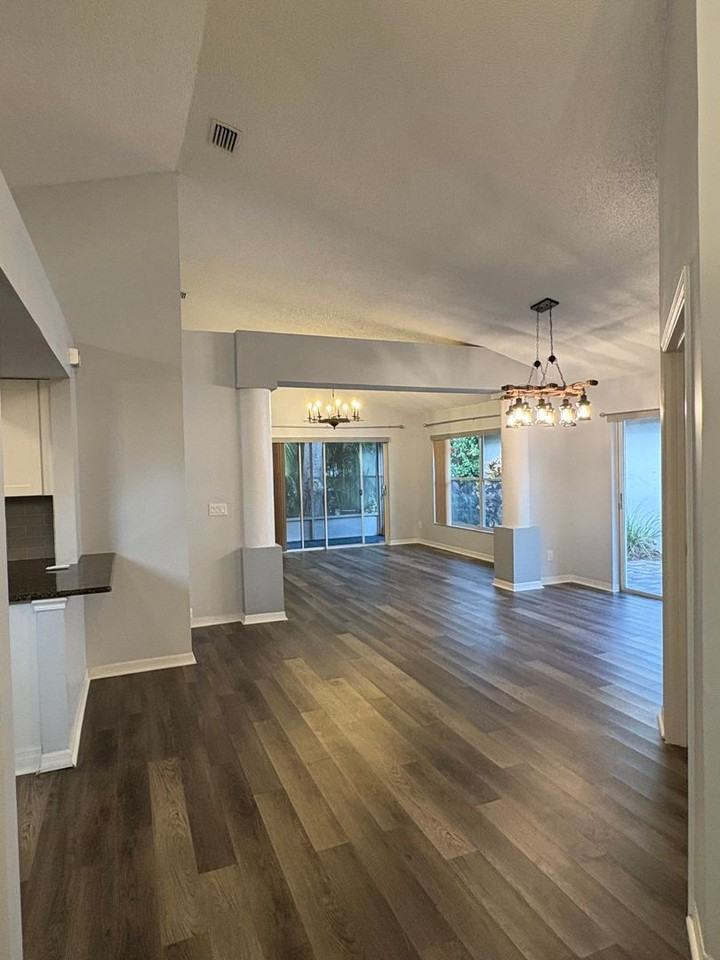 482 10th Pl - Photo 3 of 15