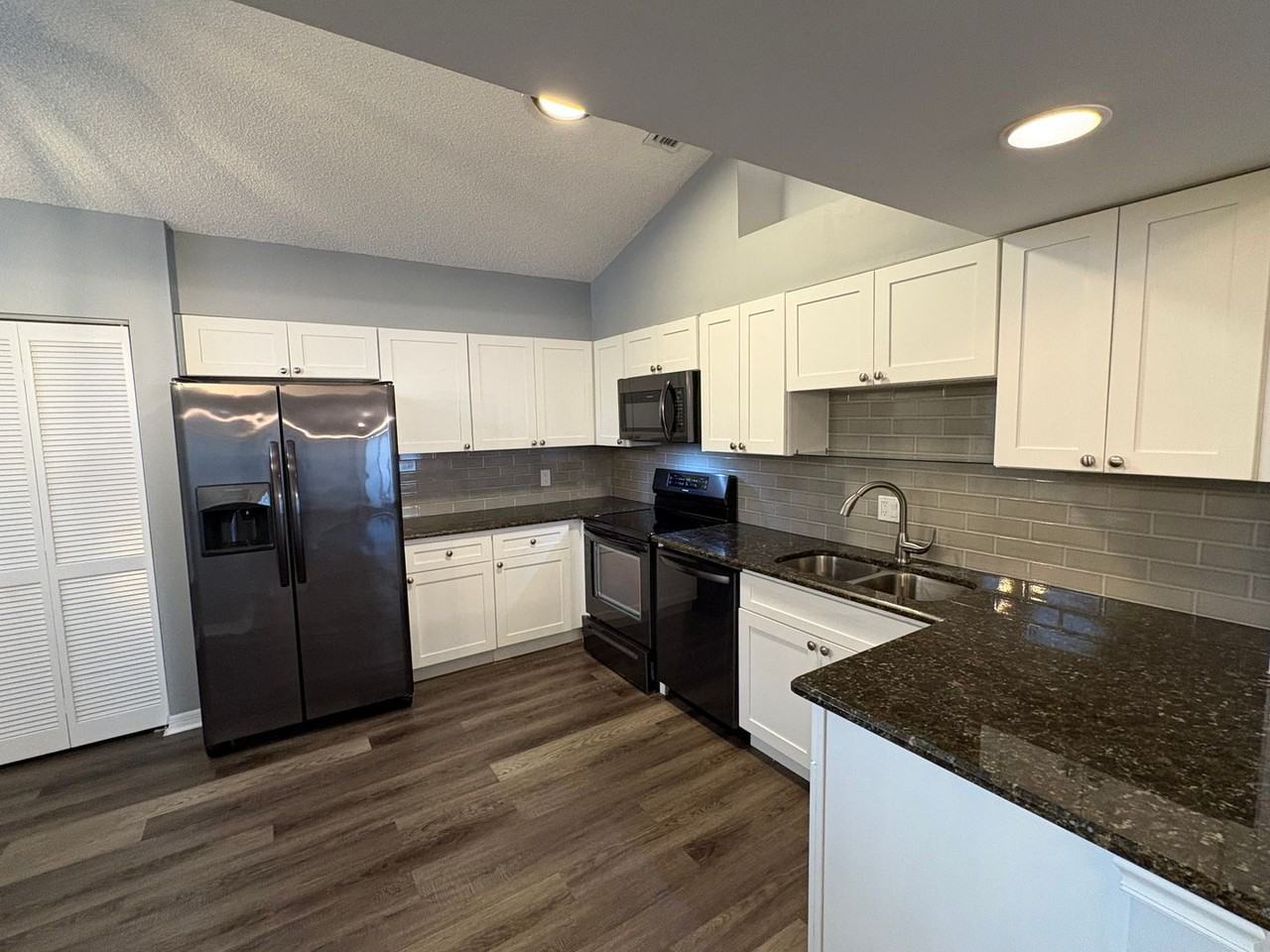 482 10th Pl - Photo 6 of 15