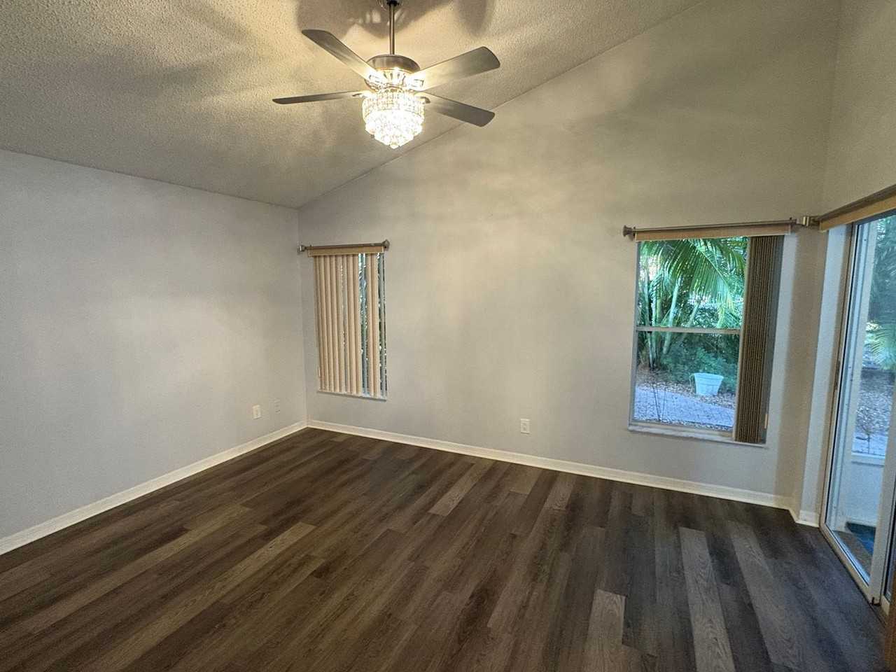 482 10th Pl - Photo 7 of 15