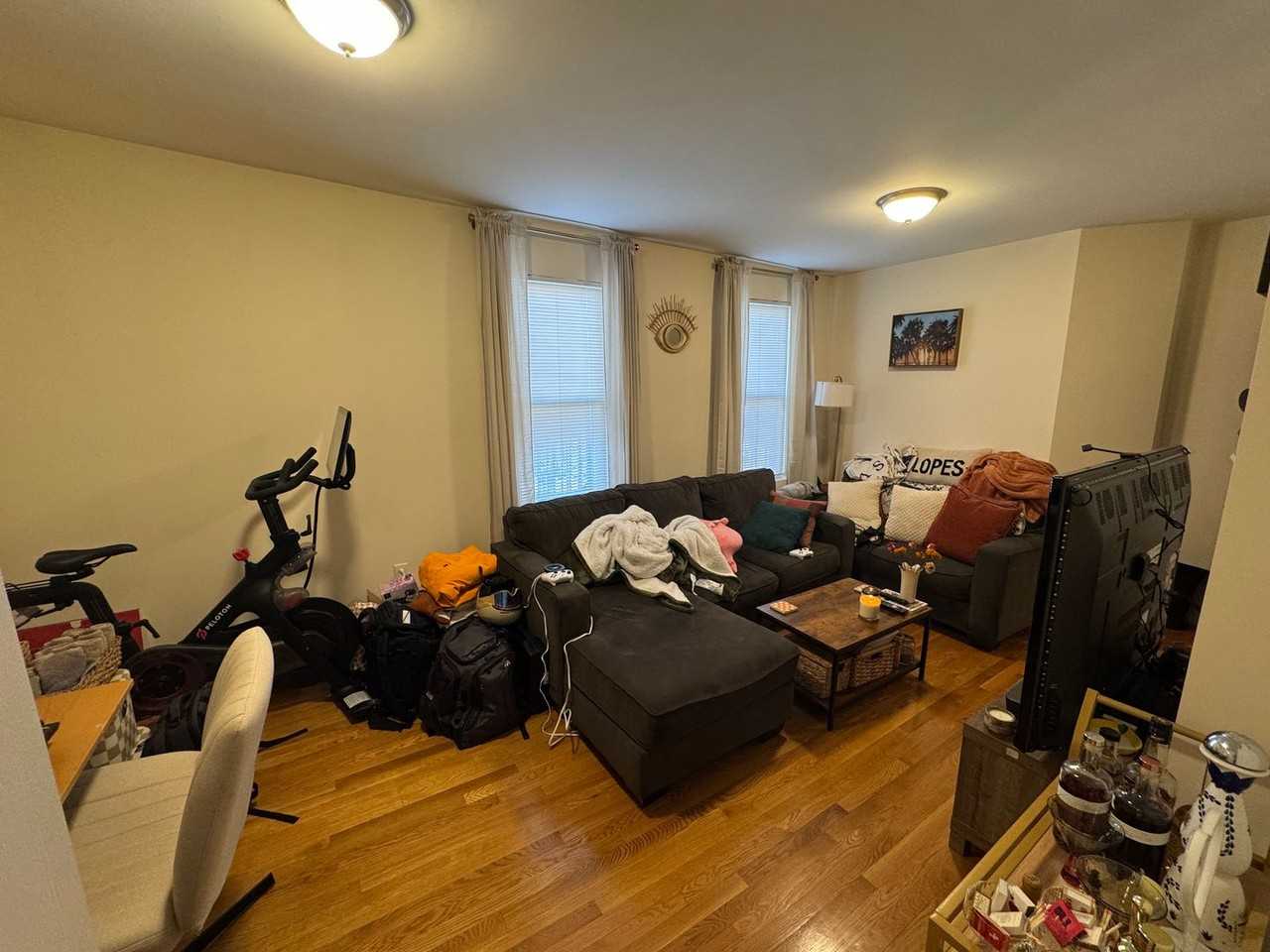 220 Middlesex Ave - Photo 3 of 17