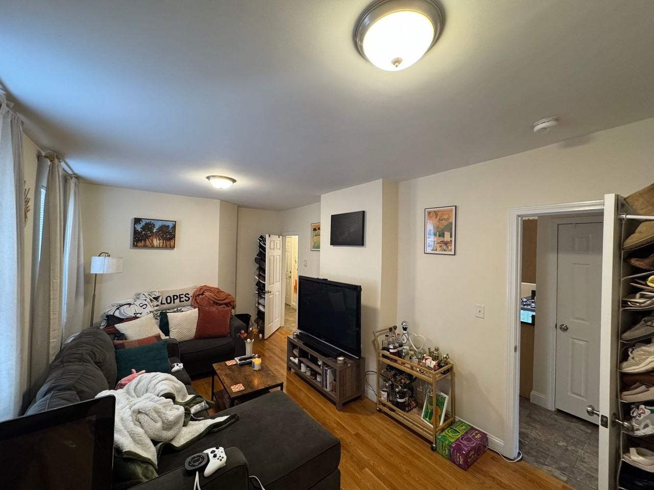 220 Middlesex Ave - Photo 4 of 17