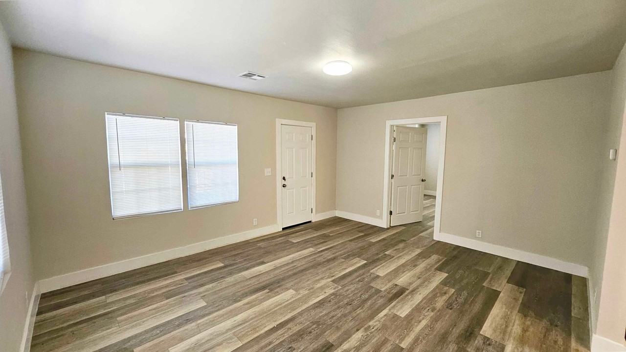 1424 Ne 10th St - Photo 6 of 29