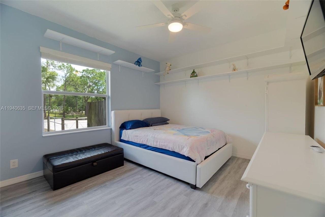 18021 49th St N - Photo 7 of 11