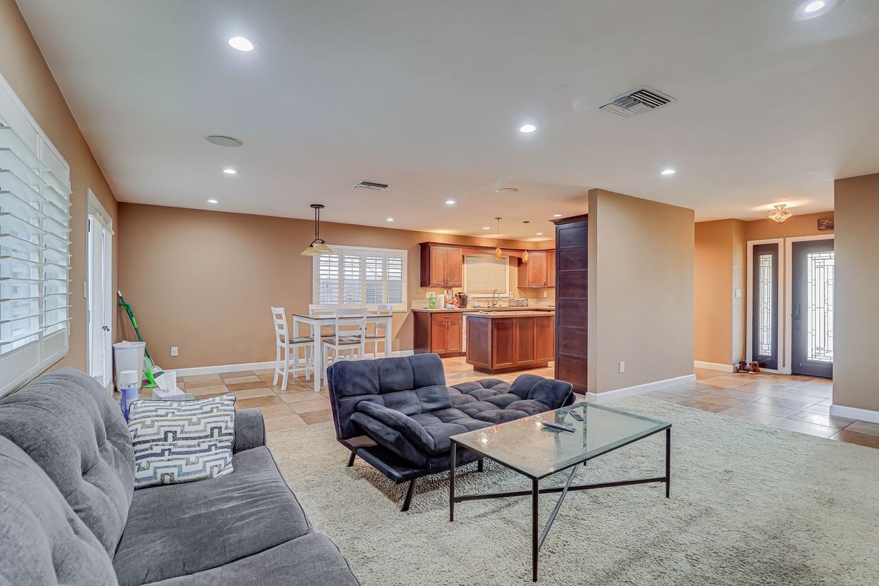 506 Shasta St - Photo 3 of 24