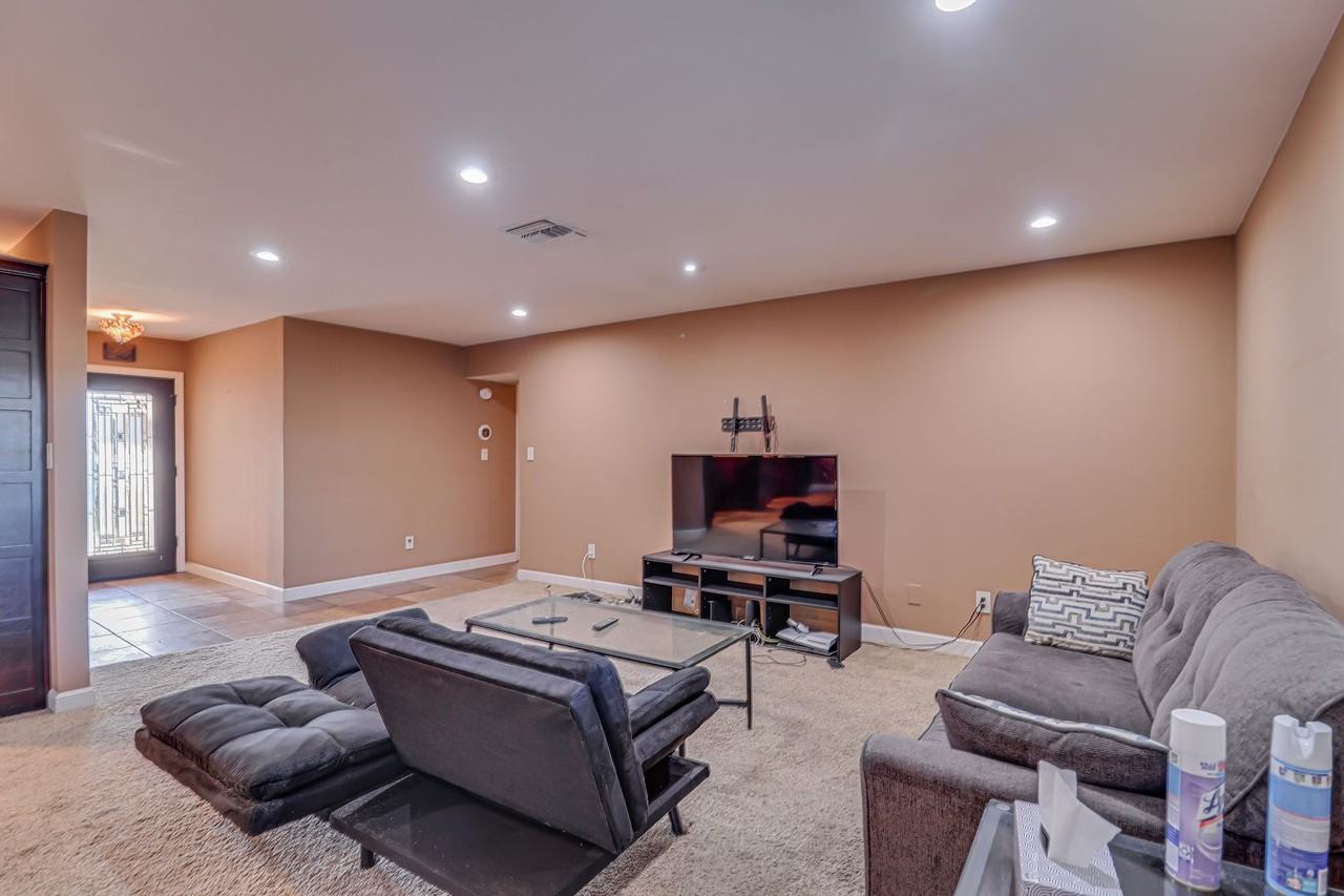 506 Shasta St - Photo 4 of 24