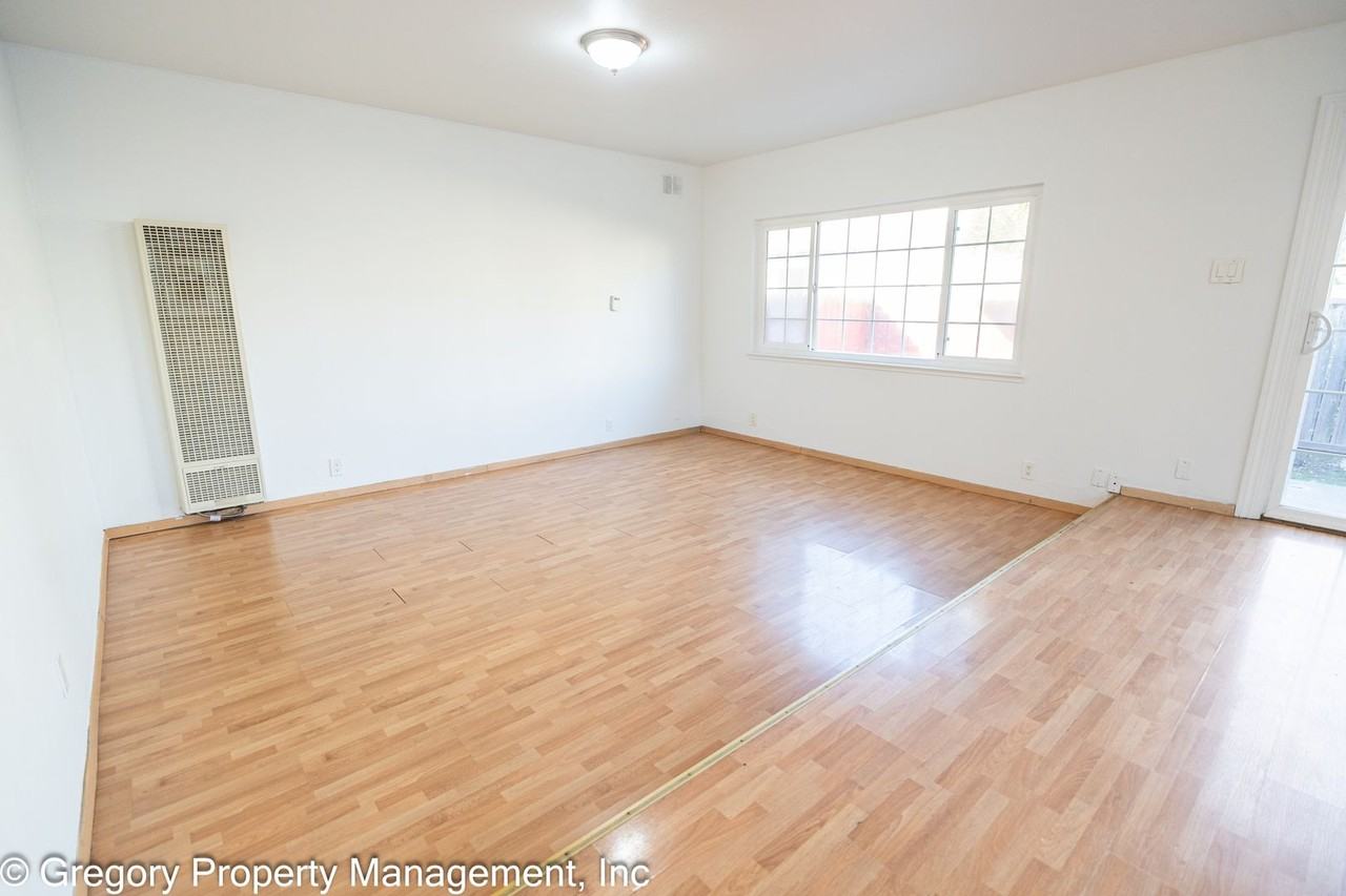 2211 Pacific Ave - Photo 2 of 22