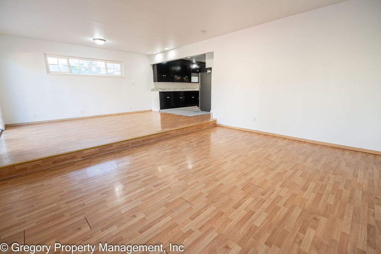 2211 Pacific Ave - Photo 6 of 22