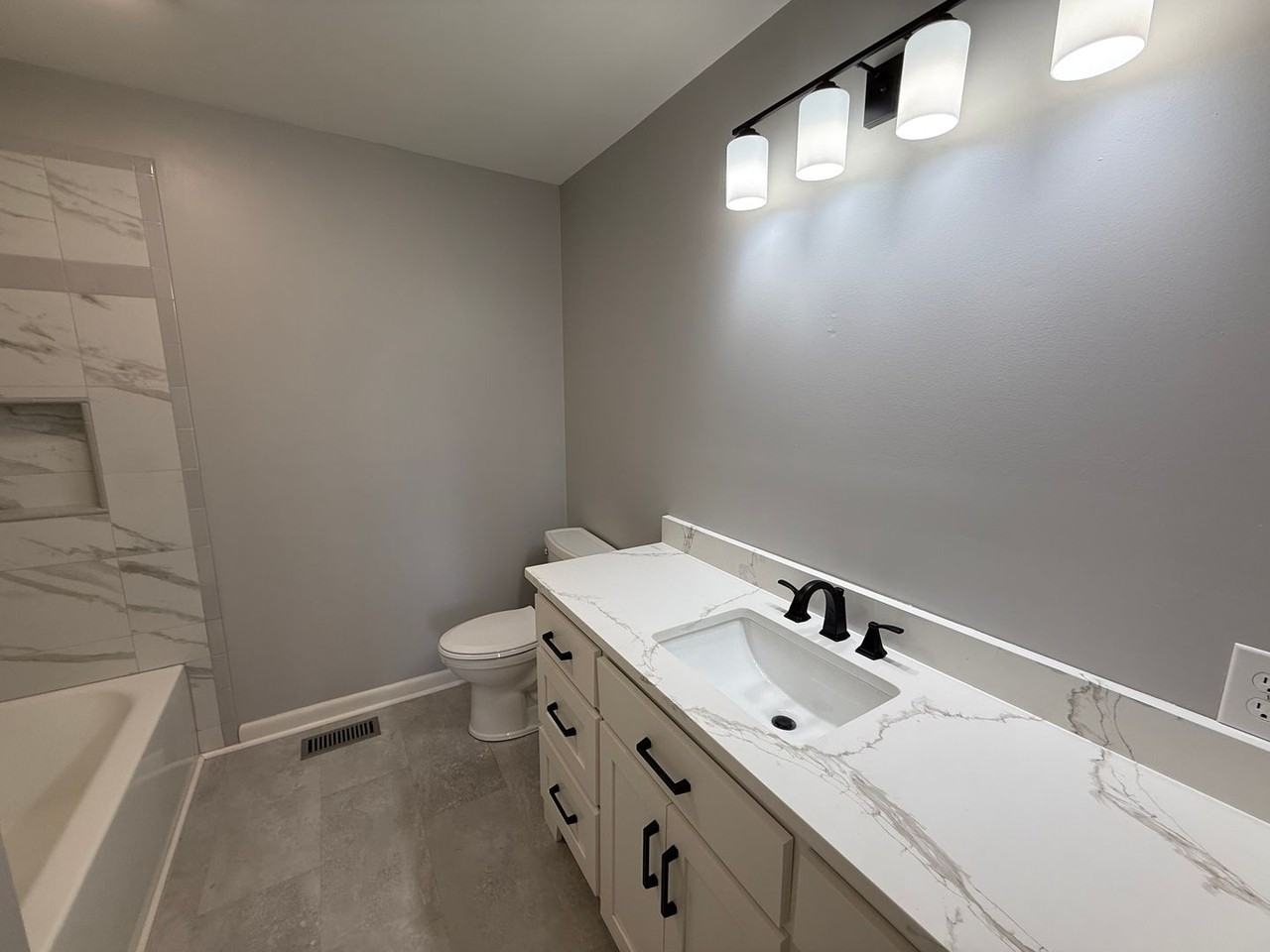 805 7th St Ne - Photo 5 of 46