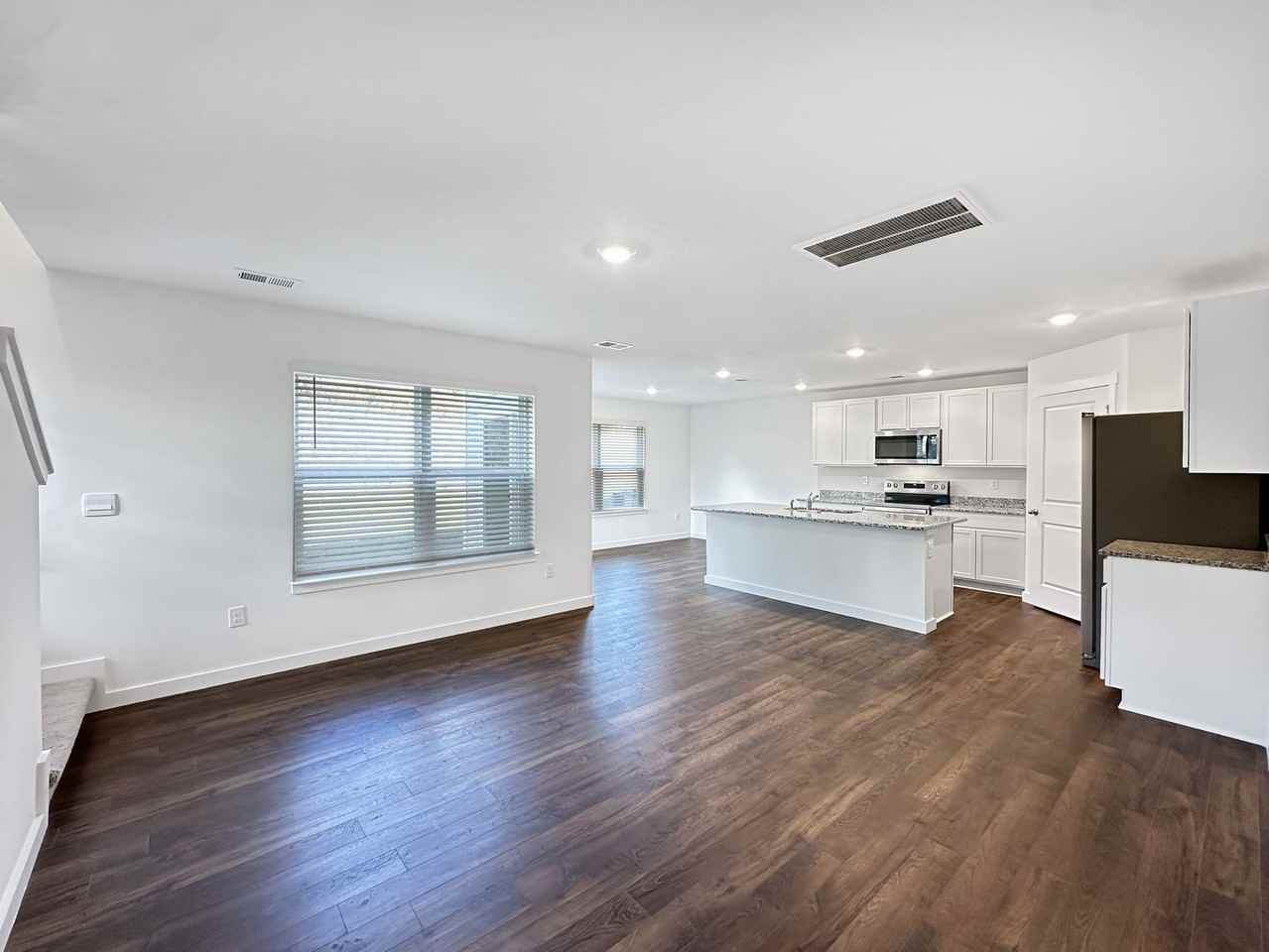 6832 Tramway Ln - Photo 3 of 26