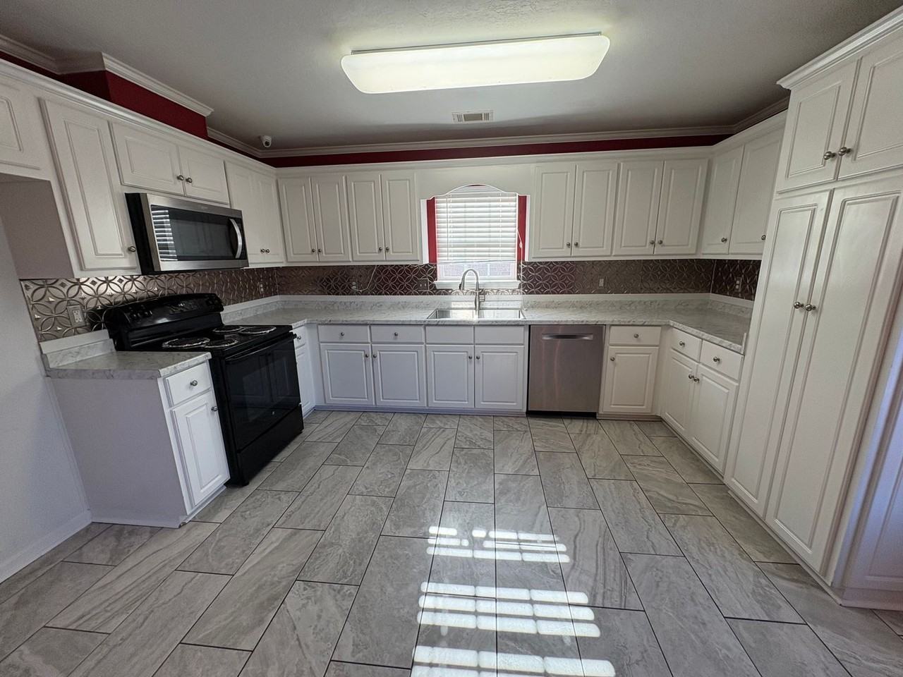 934 Sedgefield Cir - Photo 7 of 25