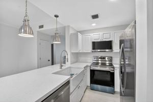 featured image of 695 Hibiscus St