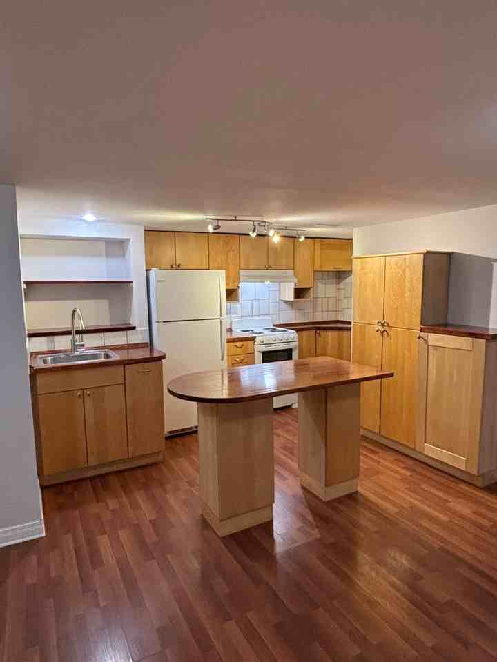 211 Balsam Avenue South #2 - Photo 4 of 14