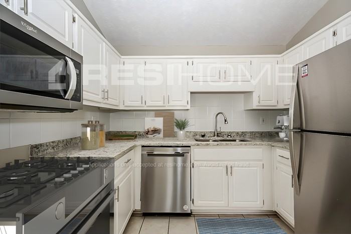 202 Ashton Ct - Photo 3 of 18