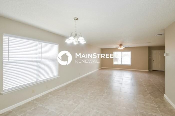 8007 Manderly Pl - Photo 4 of 15