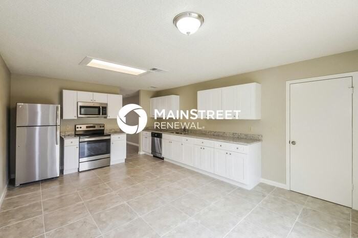 8007 Manderly Pl - Photo 5 of 15