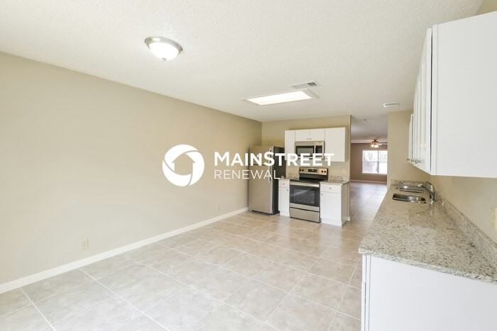 8007 Manderly Pl - Photo 7 of 15