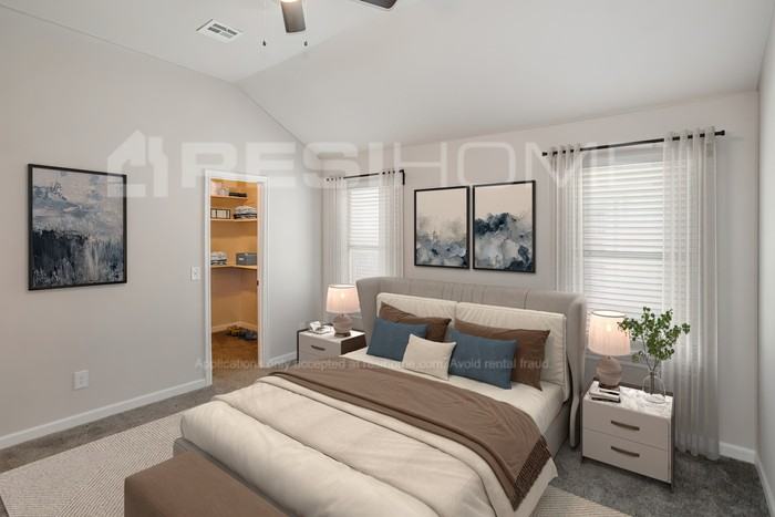 1117 Greenfield Ave - Photo 6 of 17