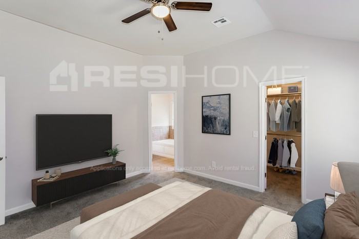 1117 Greenfield Ave - Photo 7 of 17