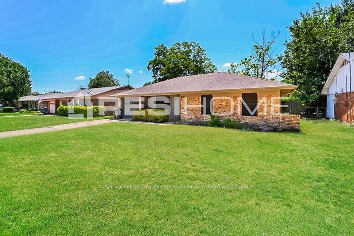 820 Quinette Dr - Photo 2 of 18