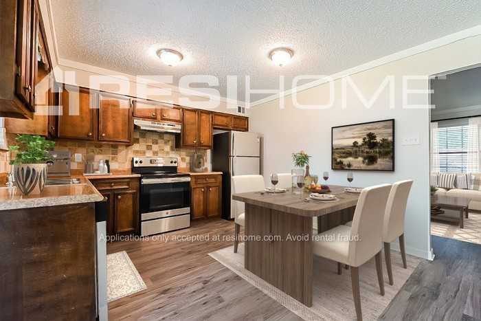 820 Quinette Dr - Photo 3 of 18