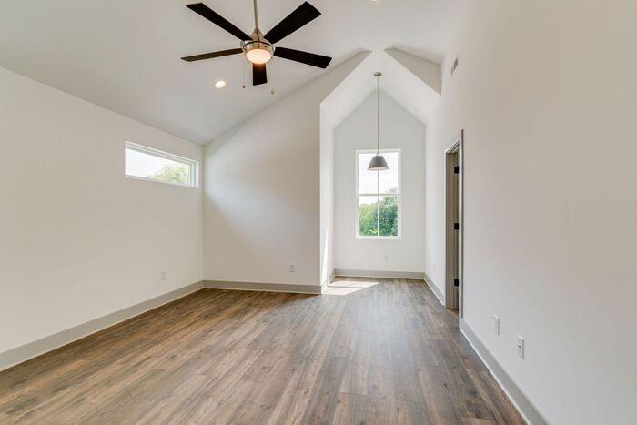 217 Liberty Ln - Photo 2 of 26