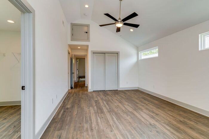 217 Liberty Ln - Photo 3 of 26