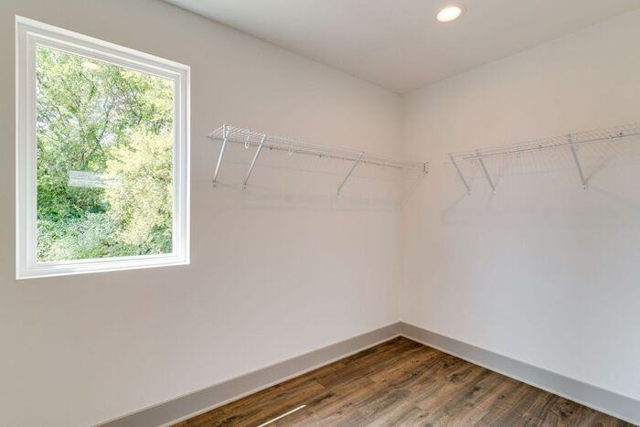 217 Liberty Ln - Photo 4 of 26