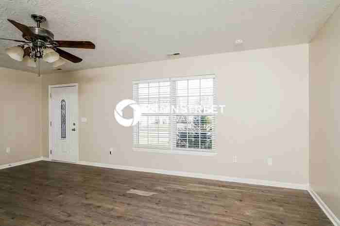 375 Clover Cove Dr - Photo 5 of 16