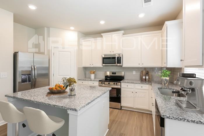 403 Georges Ln - Photo 5 of 17