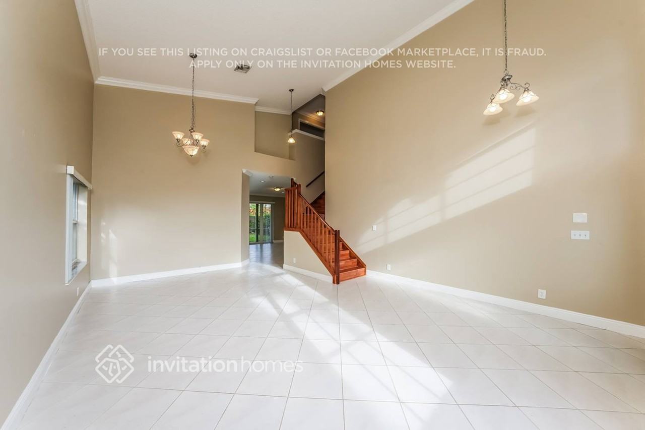 3733 Old Lighthouse Cir - Photo 5 of 18