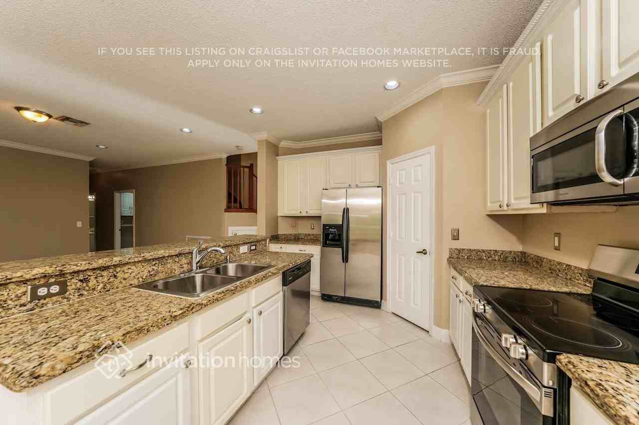 3733 Old Lighthouse Cir - Photo 7 of 18