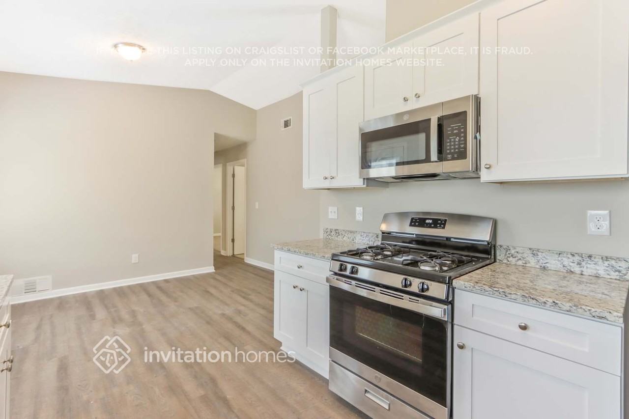 6525 Emerald Pointe Cir - Photo 6 of 21