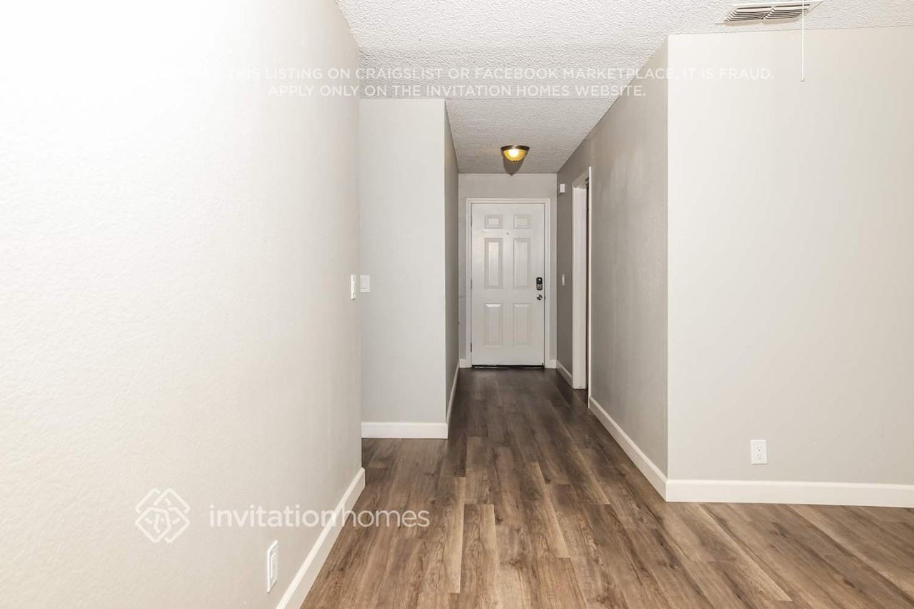 1024 Woodridge Dr - Photo 3 of 17