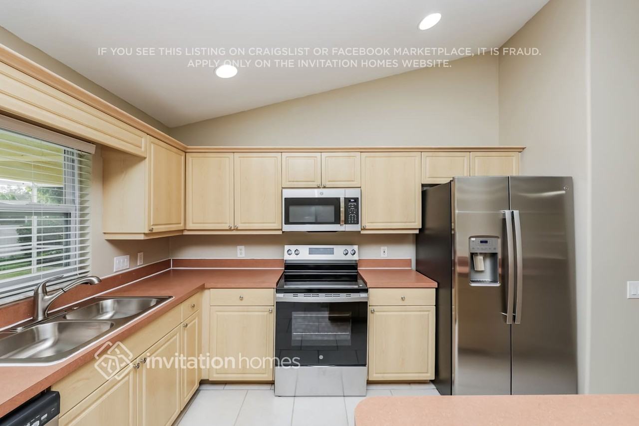 5915 32nd St E - Photo 7 of 17