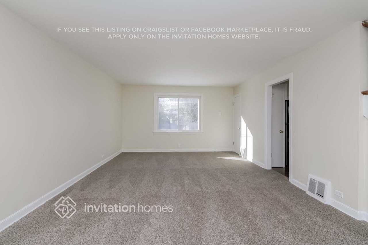 9326 S 54th Ct - Photo 6 of 19