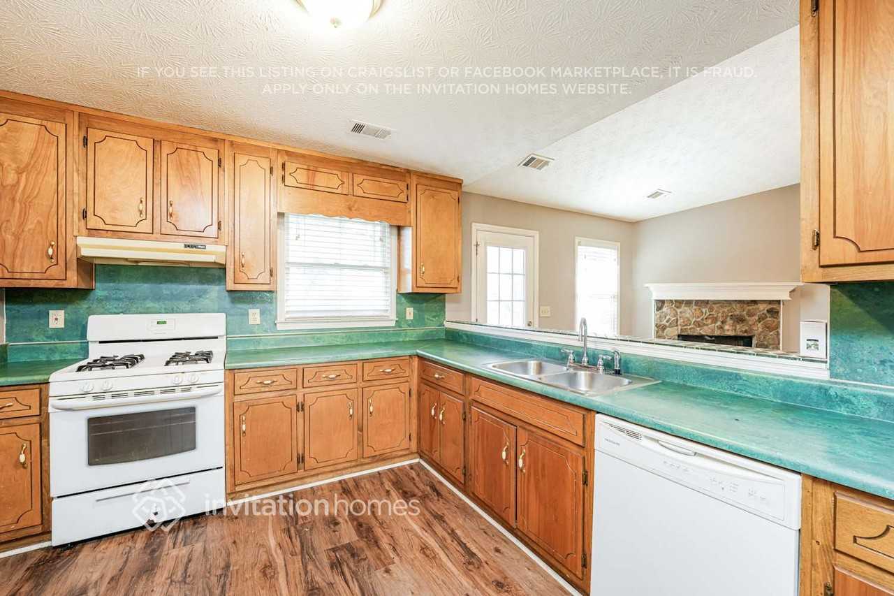 825 Rambling Rose Ct Nw - Photo 6 of 17