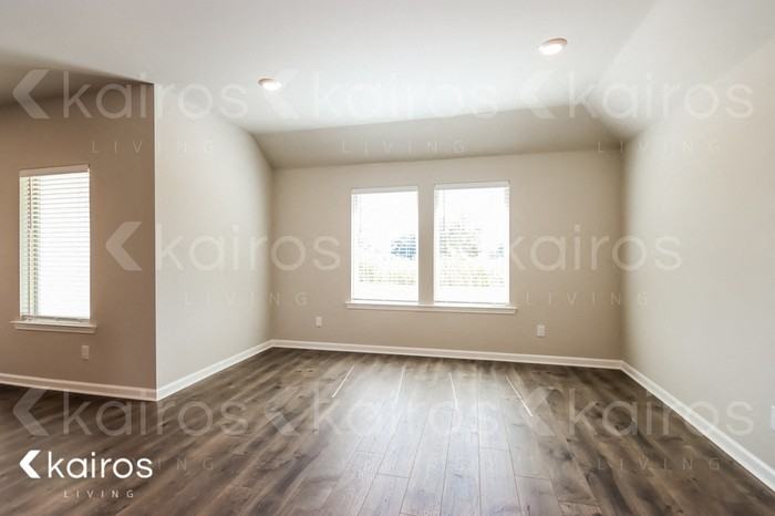 106 Royal Oak St - Photo 2 of 15