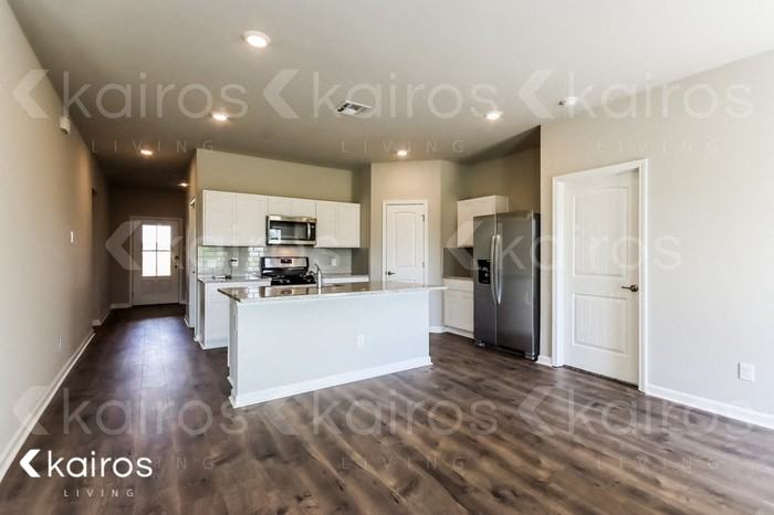 106 Royal Oak St - Photo 5 of 15