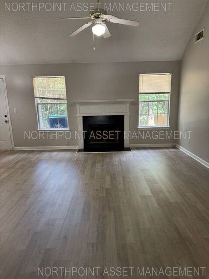 6786 Derby Ave - Photo 3 of 18