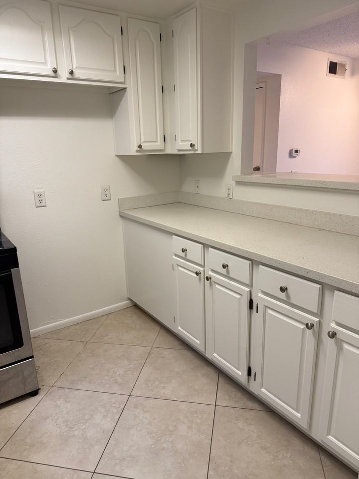 314 E Amerige Ave #B - Photo 2 of 31