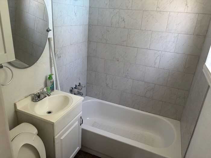 1842A Nw 12th St #2 - Photo 2 of 8