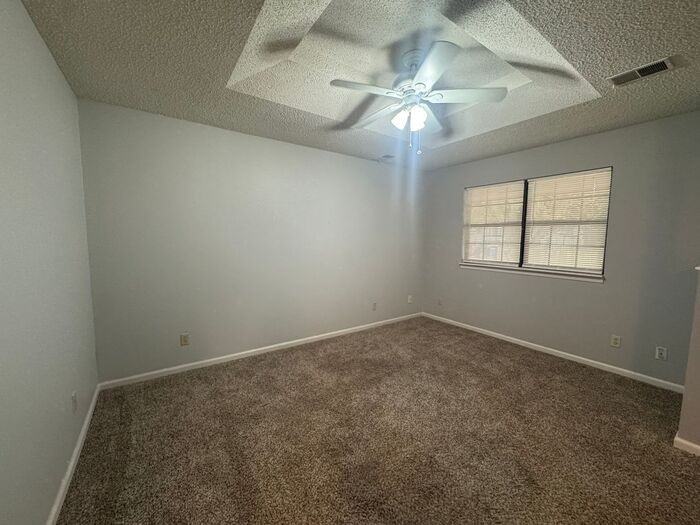 100 E Brasfield St #B - Photo 3 of 25