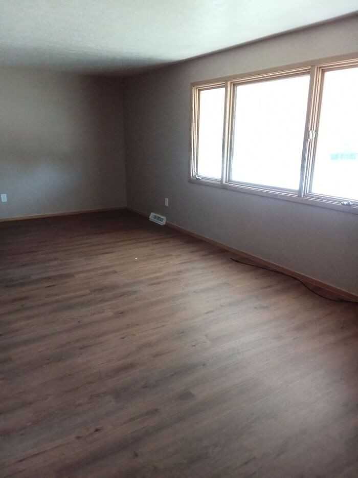 20653 Lake Shore Blvd - Photo 4 of 17