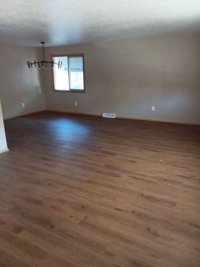 20653 Lake Shore Blvd - Photo 5 of 17