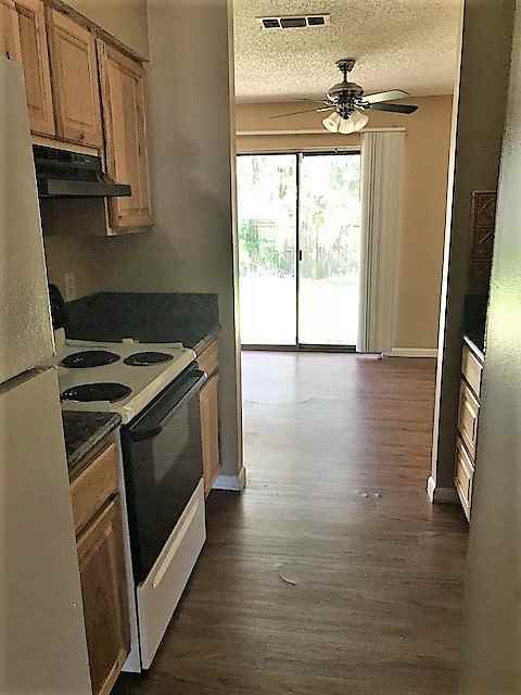 808 Meadowbrook Dr #1 - Photo 3 of 15