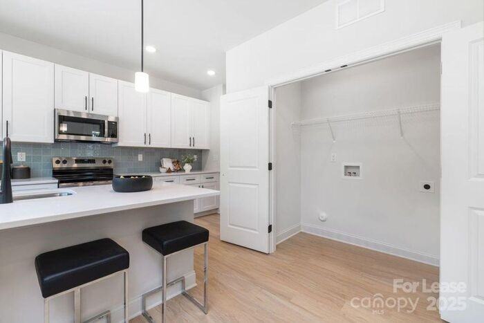 6323 Carver Blvd - Photo 7 of 14