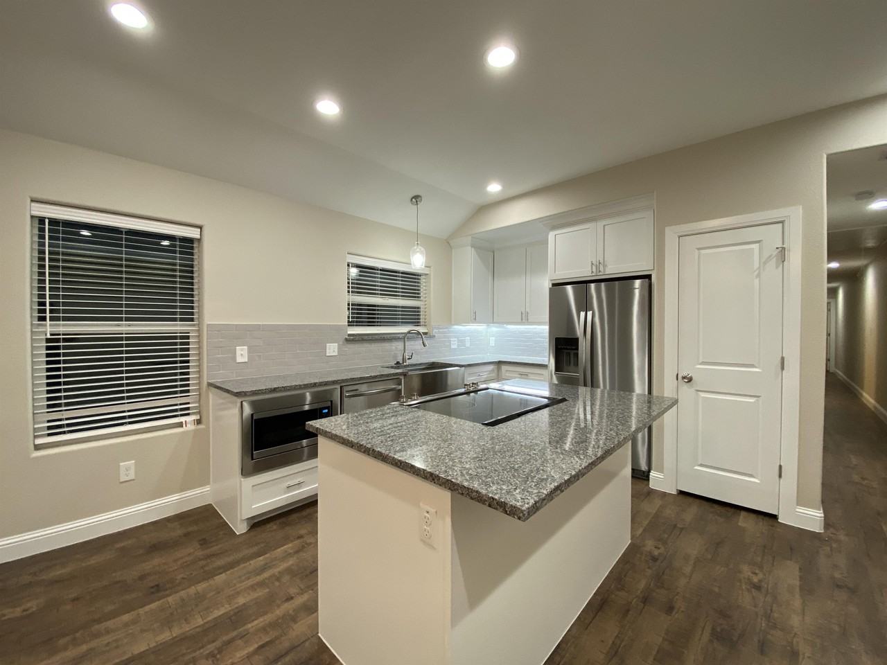 804 N Broughton St #802 - Photo 3 of 21