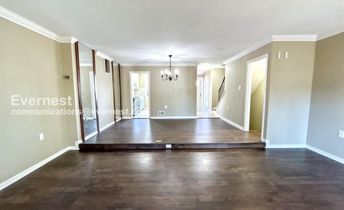 11373 Cromwell Ct - Photo 5 of 47